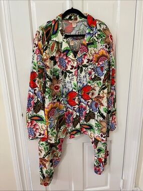 YiNi LuLu Colorful Floral Button-Up Blouse - Multi colored Pajamas